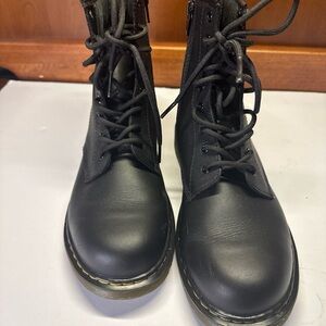 Dr. Martens 1460 Youth UK 5 / US 6Y (Fits Women’s 7) / EU 38” lace up boots